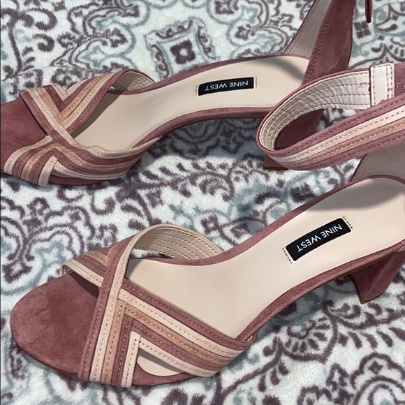 Pink heels - Picture 2 of 4